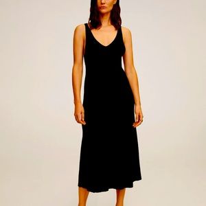 Black ribbed sleeveless dresss